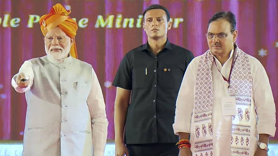 <div class="paragraphs"><p>'ಪ್ಲಾಟಿನಂ ಜುಬಿಲಿ' ಸಮಾರಂಭದಲ್ಲಿ ಪ್ರಧಾನಿ ನರೇಂದ್ರ ಮೋದಿ ಮತ್ತು ರಾಜಸ್ಥಾನ ಮುಖ್ಯಮಂತ್ರಿ ಭಜನ್ಲಾಲ್ ಶರ್ಮಾ</p></div>